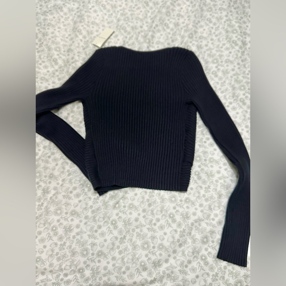 Abercombie & Fitch cropped wrap longsleeve luxeloft slim wrap sweater Vneck top - Picture 4 of 4